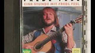 Video thumbnail of "Fredl Fesl- Das Fussball- Lied"