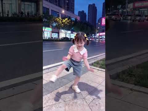 今天天氣好給姨姨們跳一段目瑙縱歌 #萌娃 #萌娃跳舞 #騙你生女兒 #目瑙縱歌 thumbnail