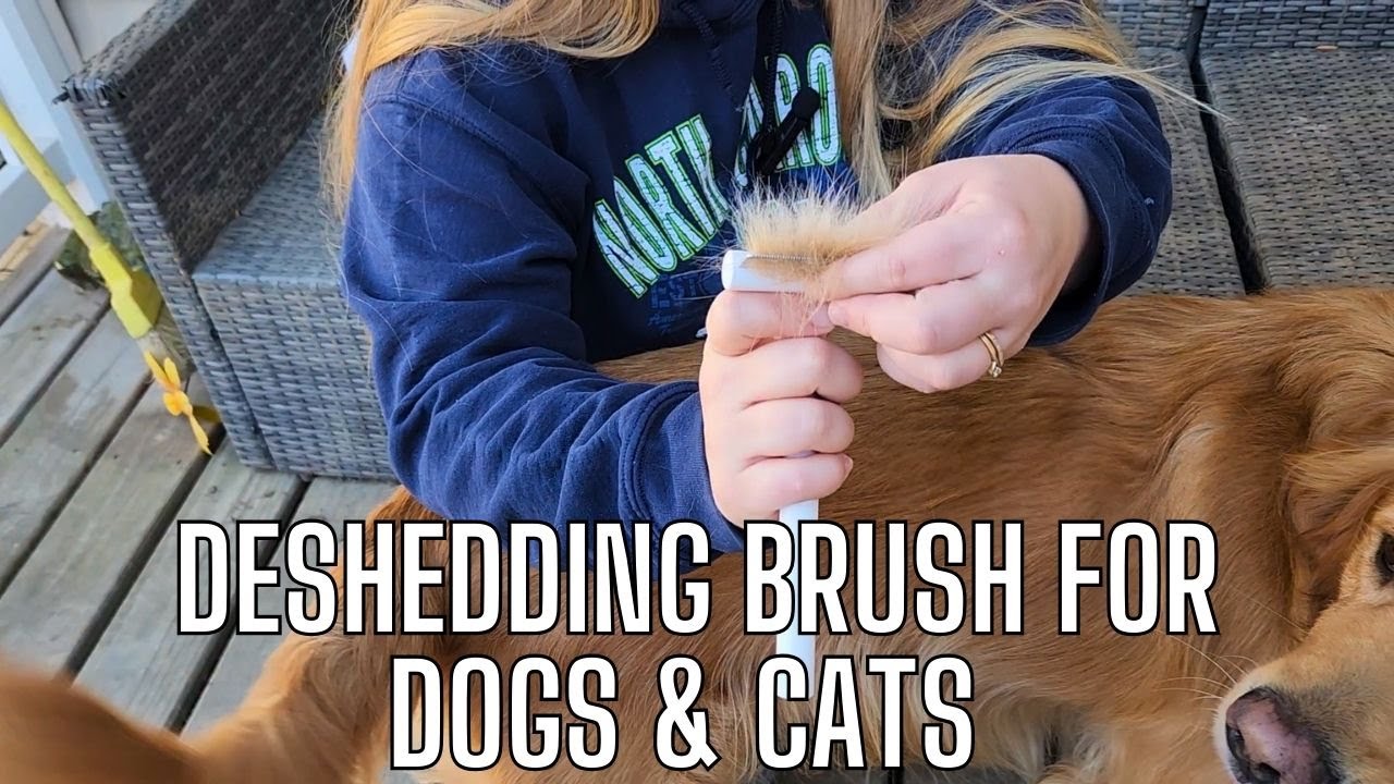 Deshedding brush for dogs and cats