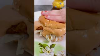 The *crispiest* chicken burger😋 in just 10 min💁🏻‍♀️