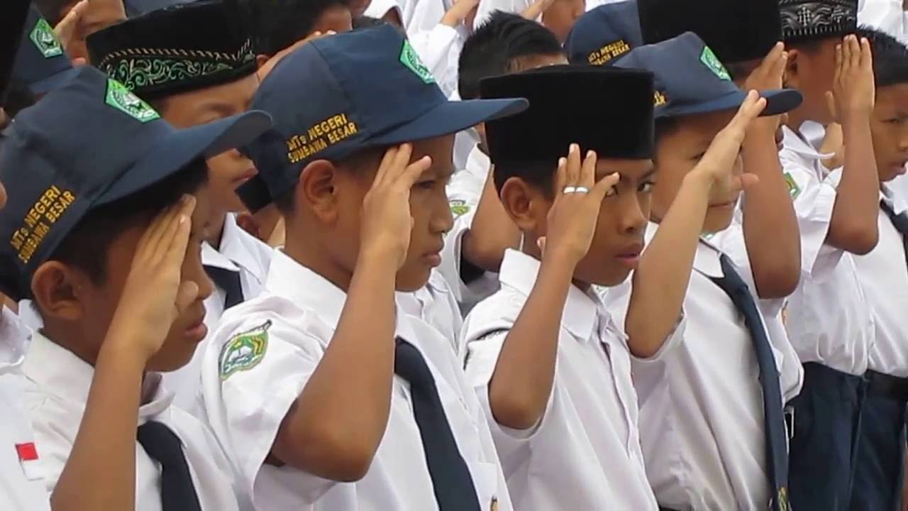 MARCING BAND MTsN SAAT UPACARA BENDERA