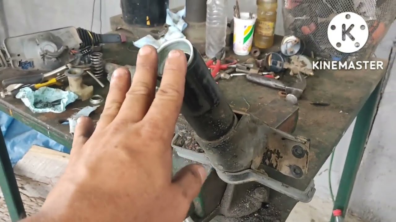 Como trocar os rolamentos da mesa da base do volante do caminhão Ford Cargo