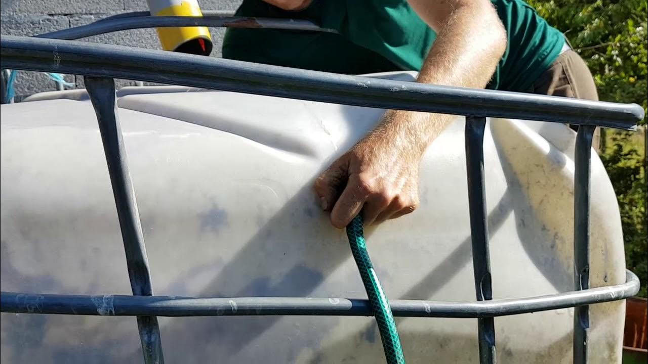 Install an overflow on a 1000 liter water tank 