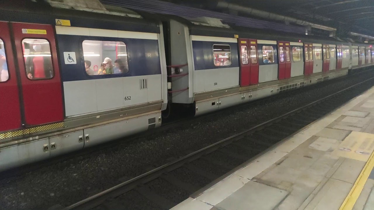 Erl R Train ERL MLR Train E6-E86-E52-E68 到達及離開太和站二台 - YouTube