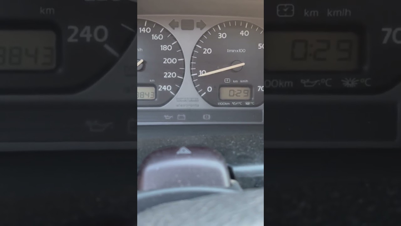 Зависают обороты vw Vento 2.0i при ударе по педали газа - падают в норму. В чем проблема? Vw MK3