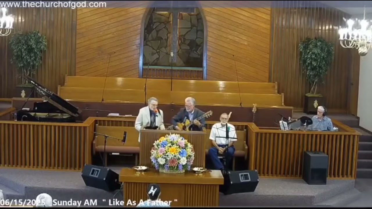 Bro. Sanford and Bro. Wingate sing, "There's no better way to live than for the Lord" 