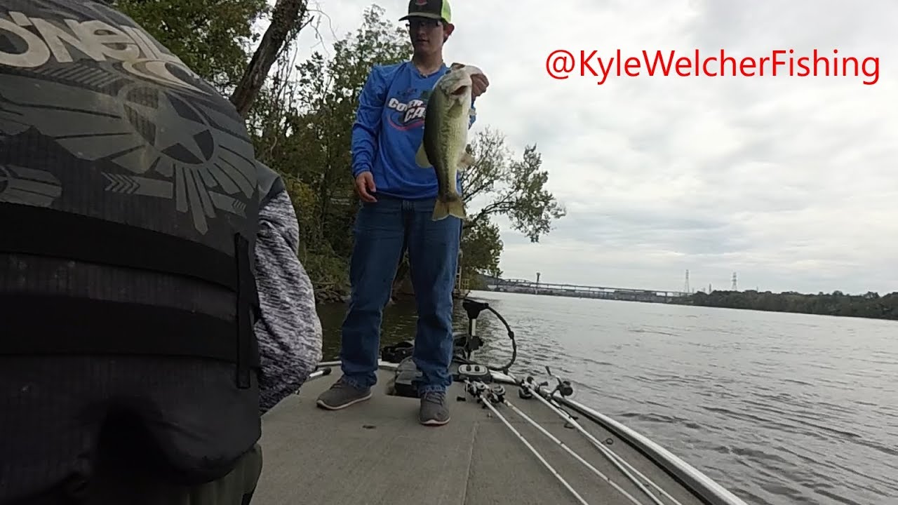 BASS FISHING A NEW LAKE WITH A SUBSCRIBER!!! NICKAJACK LAKE OCTOBER 14 - YouTube