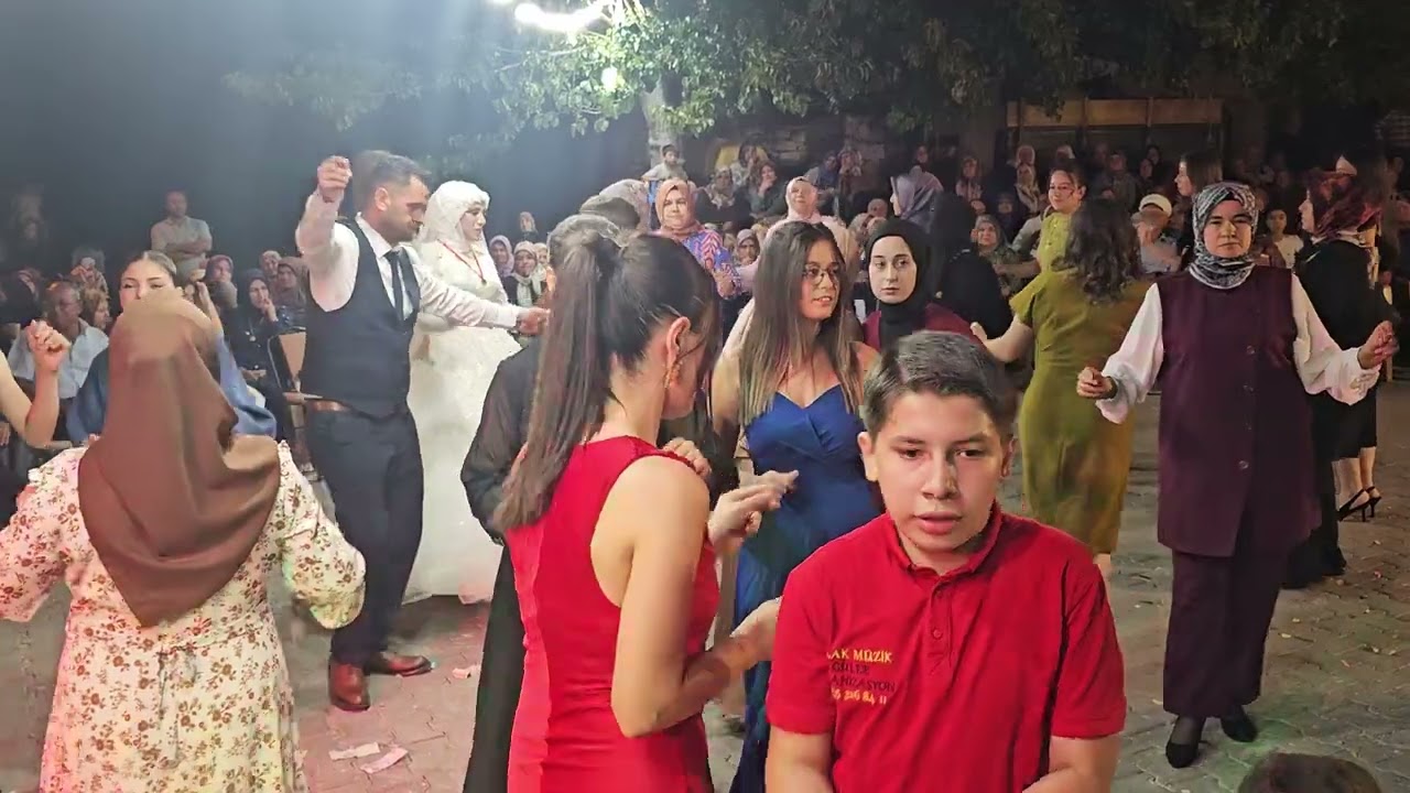 DEMİRCİ'nin İMRENLER KÖYÜNDE ASİYE ERHAN ZEYBEK ÇİFTİNİN DÜĞÜN TÖRENİNDEN GÖRÜNTÜLER 14-09-2025 