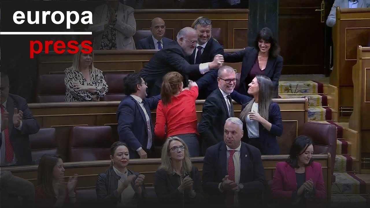 Aprobada la ley de amnistía entre aplausos con 178 votos a favor y 172 ...