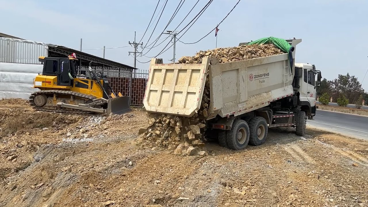 Wonderful Dozer SHANTUI DH17C3 pro Use power push stone landfilling and dump truck unloading stone 