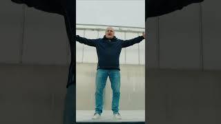 12,90 m Seitenöffnung! Der Knapen EXSIDE #trailerheads #shorts #knapen #EXSIDE #movingfloor
Ein Schubboden-Auflieger mit 12,90 m Seitenöffnung?
Der Knapen EXSIDE ermöglicht die einfache seitliche Beladung von Paletten und Big Bags dank faltbarer Seitenwand.
Ein kurzer Einblick in die Trailertechnik von Knapen Trailers in Deurne (NL).
📲 Folgt uns gerne auf Social Media, um nichts zu verpassen:
Instagram: https://www.instagram.com/trailerheads_de
Facebook: http://www.facebook.com/trailerheads.int
LinkedIn: https://www.linkedin.com/showcase/trailerheads
TikTok: https://www.tiktok.com/@trailer.heads 12,90 m Seitenöffnung! Der Knapen EXSIDE #trailerheads #shorts #knapen #EXSIDE #movingfloor