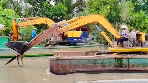 XE CUỐC KOMATSU KOBE NỬ LÁI BƠI SÔNG MÚC ĐẤT cần cẩu xáng cạp xáng dây xe xúc