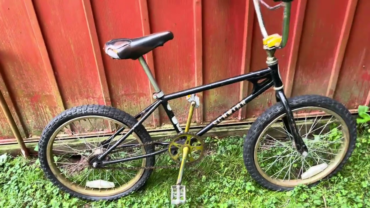 1981 Schwinn Scrambler Thrasher Old School BMX Bike - YouTube