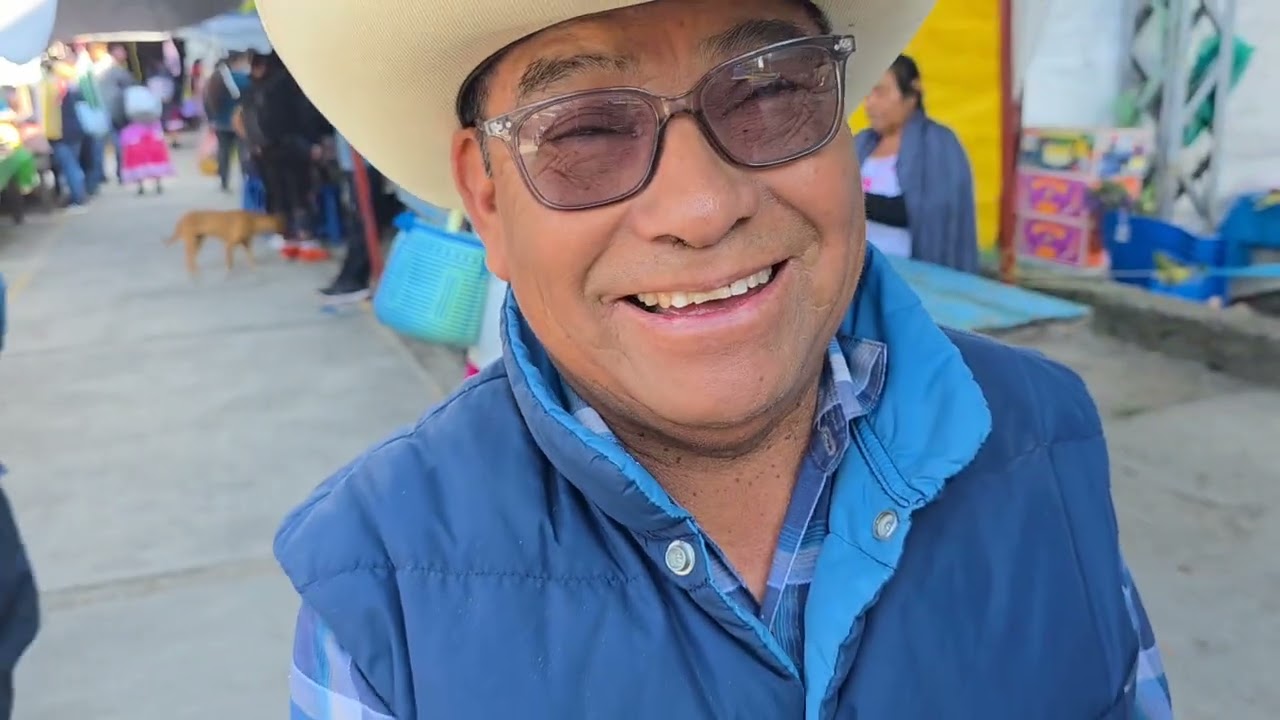 Los Saludamos desde San Juan Mixtepec Oaxaca .plaza de Muertos último dia del mes 