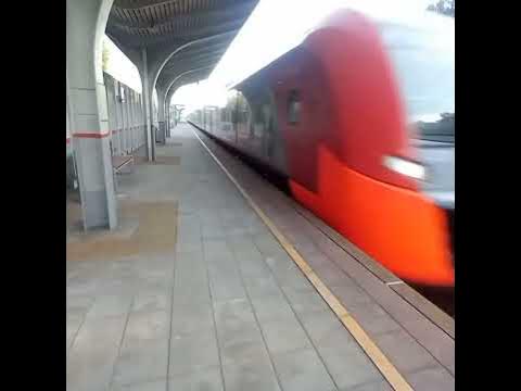 Ласточка сообщением Курск - Москва проезжает станцию Молоди - YouTube