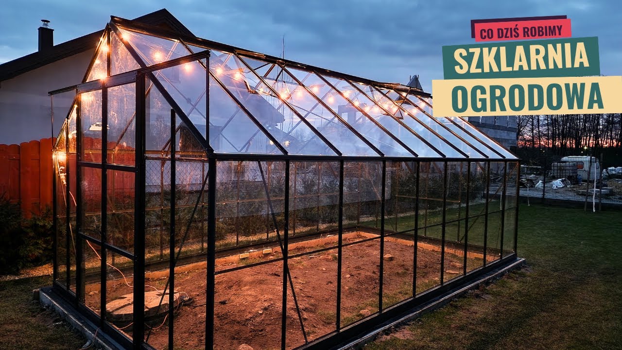 Montujemy szklarnie ogrodową ze szkła.