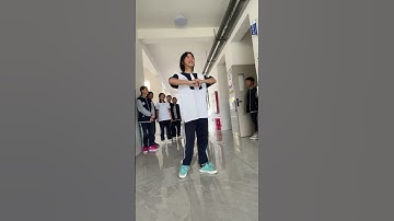 Kinh ngạc với tài uốn dẻo siêu đẳng của cô gái người rắn