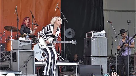 Samantha Fish @ 2022 NOLA Jazz & Heritage Festival Rockin'  "Twisted Ambition"