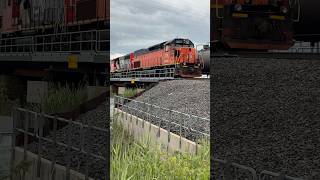 BLE 907 rolls a pulldown to a stop by Pine Junction