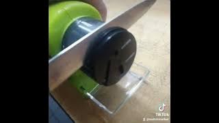 Afilador  electronico a pilas ideal para tú cocina.