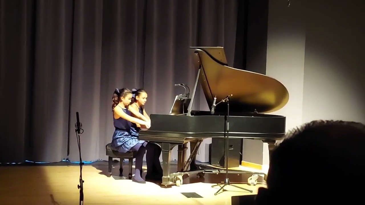 mjvc1017 Maria & Manuela Bernal  CHCA Art Beat