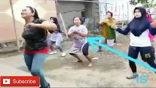 Video Lucu Ngakak.....  Kumpulan Emak Emak lagi asyik joget