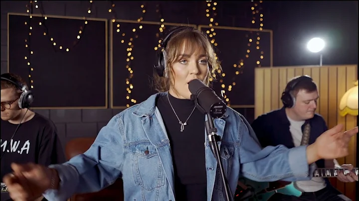 Parachute Live Sessions: Lisa Grace Hawkins | Make...