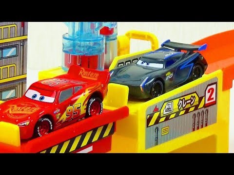 Tomica Garage Toys Review! Play With Disney Cars Toys Video for Kids