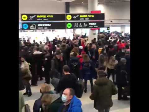#аэропорт Из-за непогоды в Москве в аэропорту «Домодедово»  задержали уже более 40 рейсов.