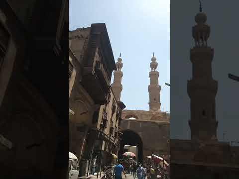 اللي بني مصر كان في الاصل حلواني و قصه الحلواني االي بني مصر