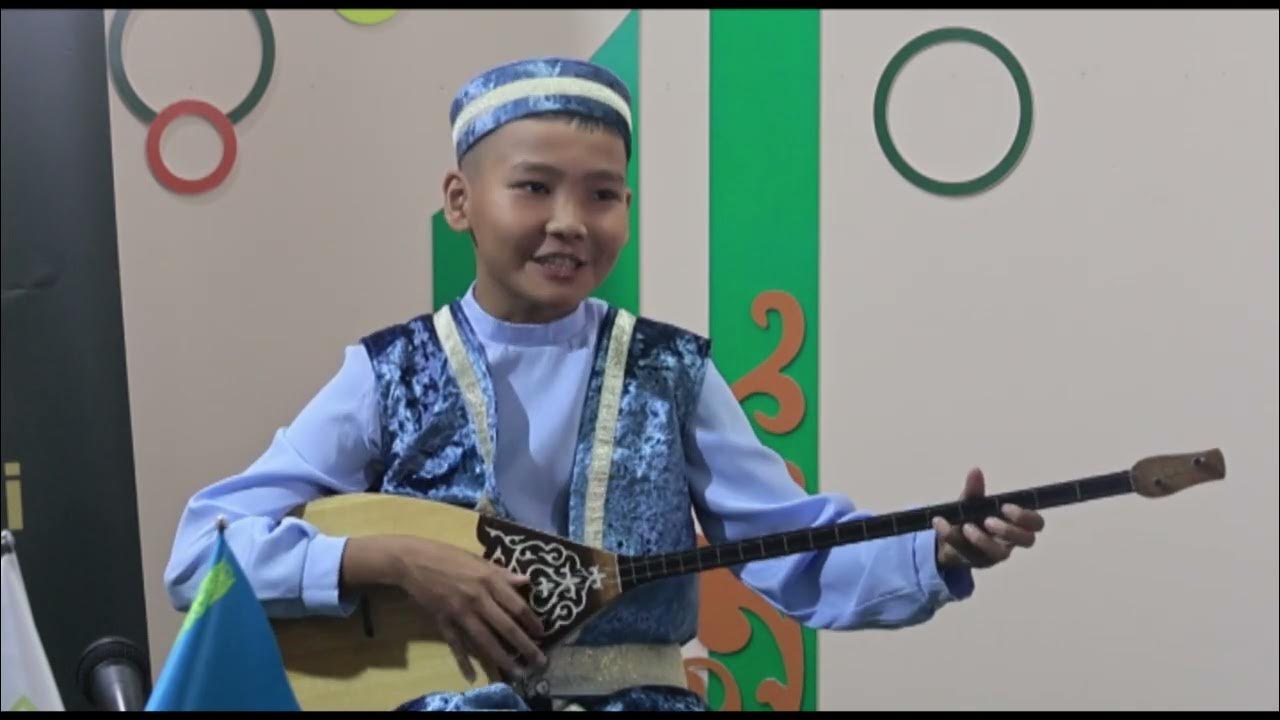 Жетілгенді жастың иығына мінгізу