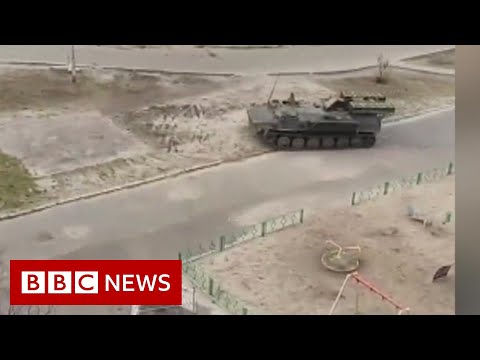 Russian tanks filmed entering Ukraine's capital Kyiv - BBC News