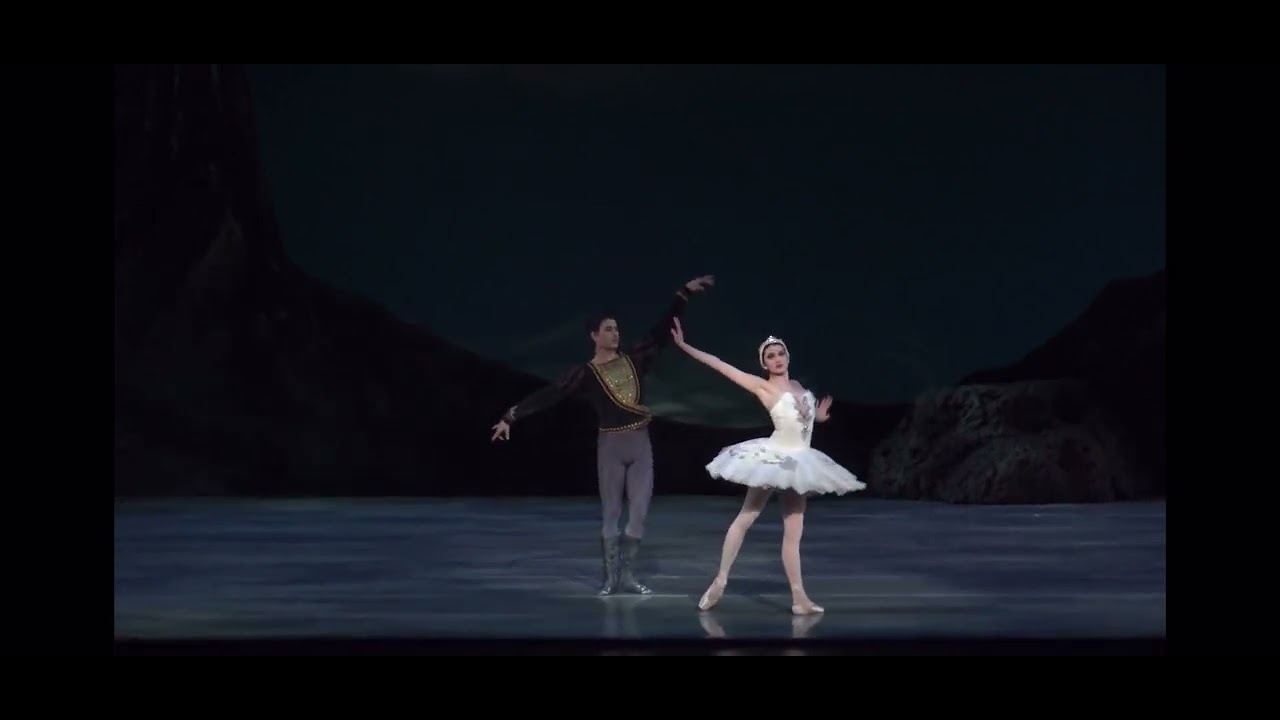 Sterling Baca & Sydney Dolan White Swan Pas de Deux 