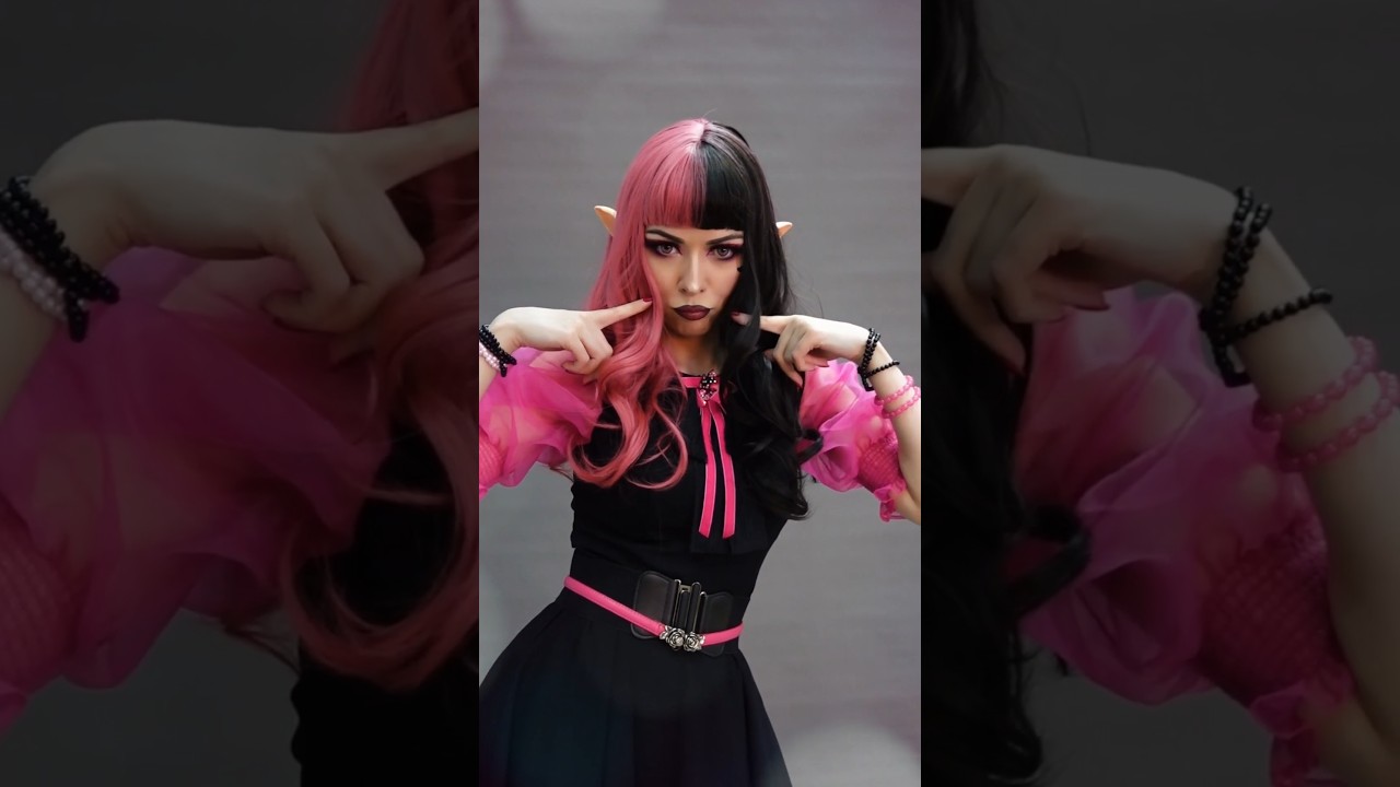 Coming Out of the dark - Draculaura Cosplay