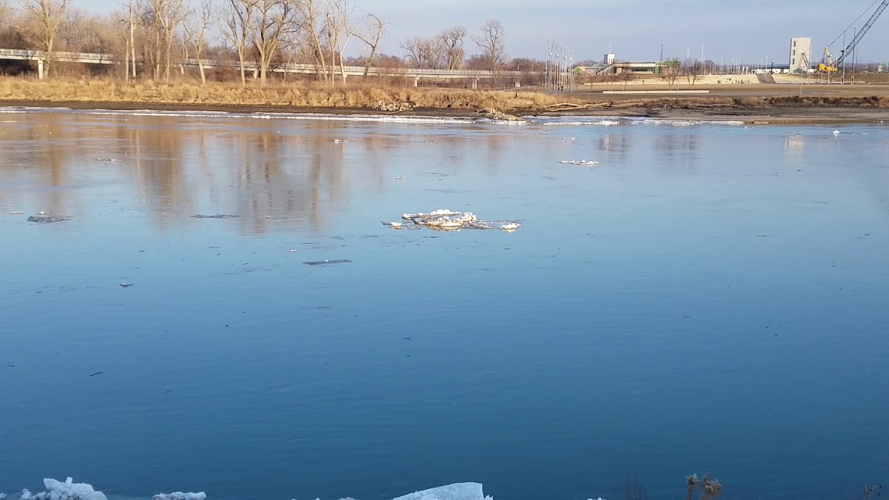 Floating Ice On The Missouri River - YouTube