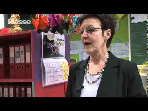 Video: Niet-orthogonale Gevel Van Een Nieuwe School In Zelenograd
