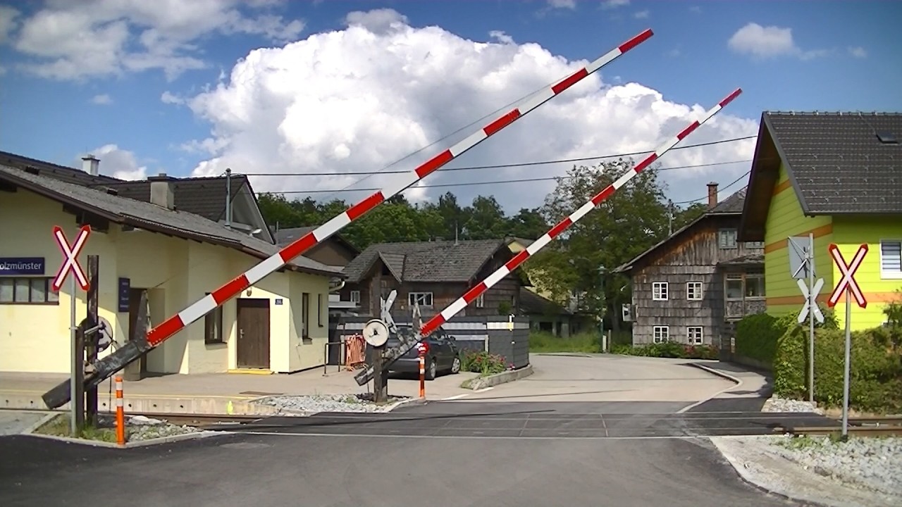Spoorwegovergang Aurolzmünster (A) // Railroad crossing // Bahnübergang