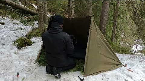 2-Day Solo Winter Camping | Survival in a Snowy Forest, Sub-Zero | Bushcraft Shelter