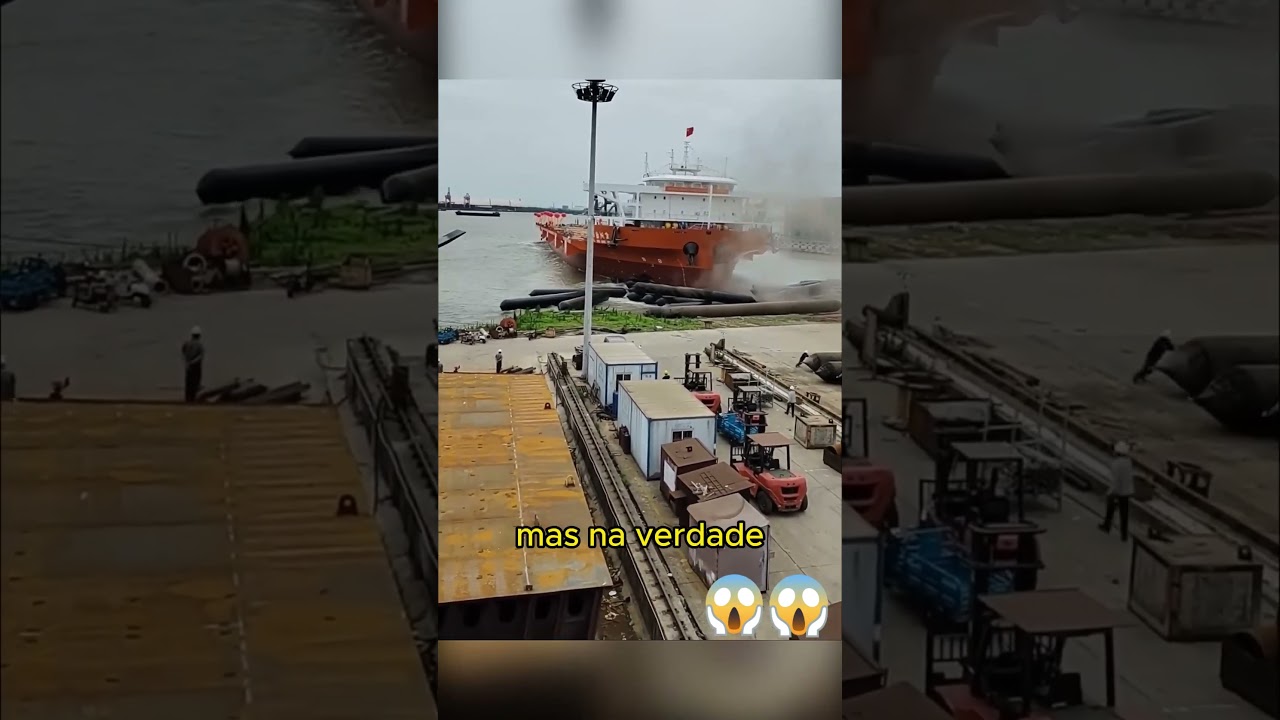 "Barco Fora de Controle? Não É o Que Parece! 🛥️"
