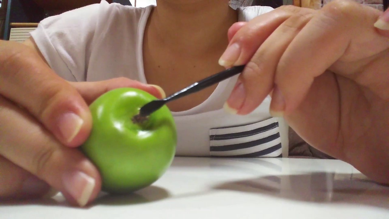 ASMR 耳かきでりんごを引っかく Scratch the apple with earpick
