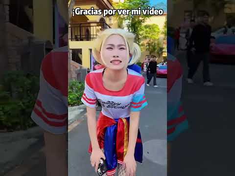 Joker y Harley se divierten sin preocupaciones, jugando con felicidad y energía