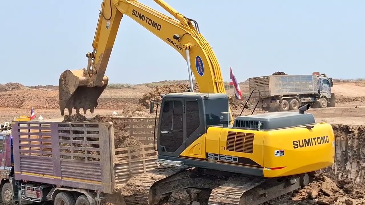 แพ็คคู่ SUMITOMO SH250 บุ้งกี๋ใหญ่จุใจงานดิน พารถใหม่มาใส่งานบึง ชอบมากครับตั้งใจดูรถไม่พูดแทรก