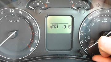 How to set the clock (adjust the time) on a Skoda Octavia MK2