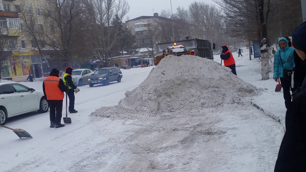 Уборка дорог в Караганде - YouTube