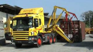 Hammar 160 S -- Off- And On-Loading A Container With A Sidelifter
