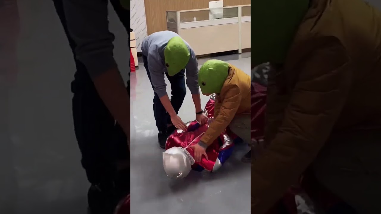 傲凸曼:大膽,奧特曼被綁架了#紀錄生活#搞笑視頻#shorts