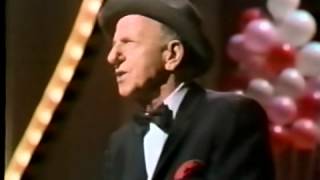 Jimmy Durante sings &quot;When the Circus Leaves Town&quot;
