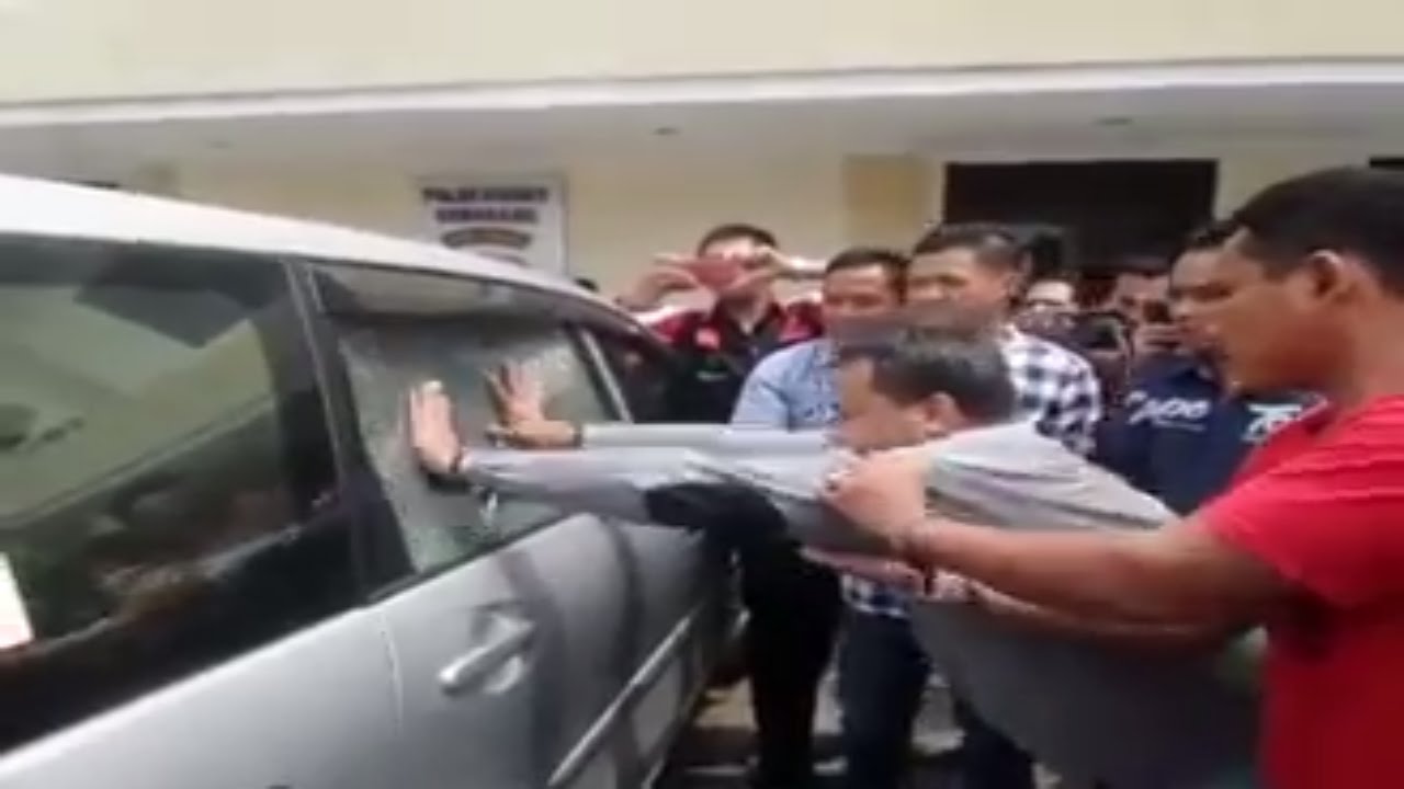 Breaking Car Window With Finger