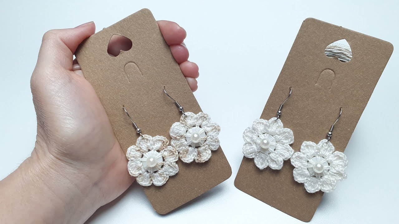 BRINCO DE CROCHÊ COM BOTÃO