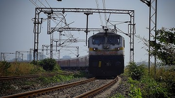 🚂 EMD Diesel Power: AC Express Curving towards Vasai Road Behind BGKT WDP4B #40030 🚂💨🔥 #wr #railway